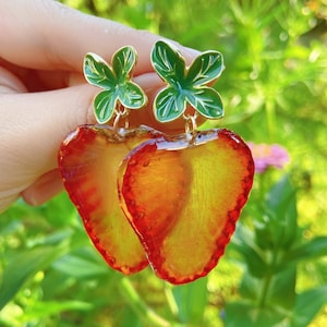 Handgemaakte oorbellen van gedroogde aardbeien, oorbellen van echte aardbeien, botanische oorbellen, oorbellen van echt fruit, hypoallergene oorbellen