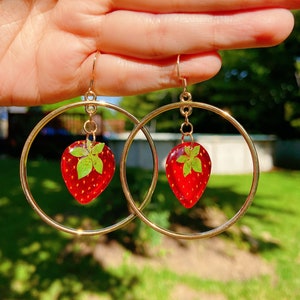 Oorringen met echte aardbeien, handgemaakte oorbellen van gedroogde aardbeien, botanische oorbellen, oorbellen van echt fruit, hypoallergene oorbellen