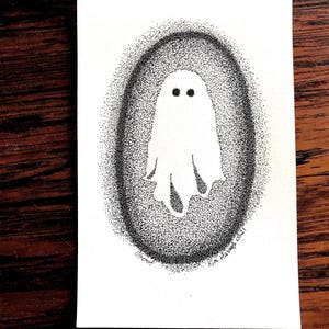 Disegno a inchiostro con penna fantasma, opera in bianco e nero, stile puntinista.