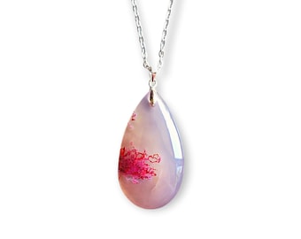 Collar con colgante de cuarzo cereza rosa transparente / Joyería de cristal estilo cottagecore bañada en plata