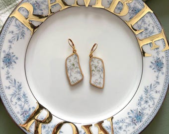 Pendientes vintage de porcelana con flores: joyería rústica reciclada