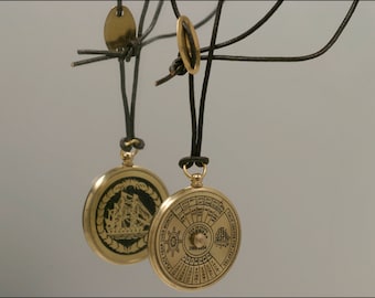 Calendrier indien sur collier en cuir