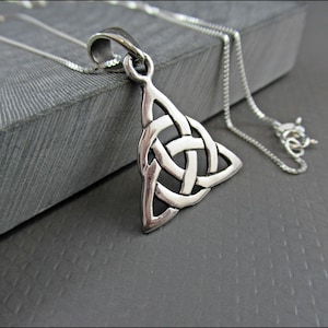 Beautiful Genuine 925 silver symbol chain pendant triquetas, double circle or lotus flowers - optional with silver chain.
