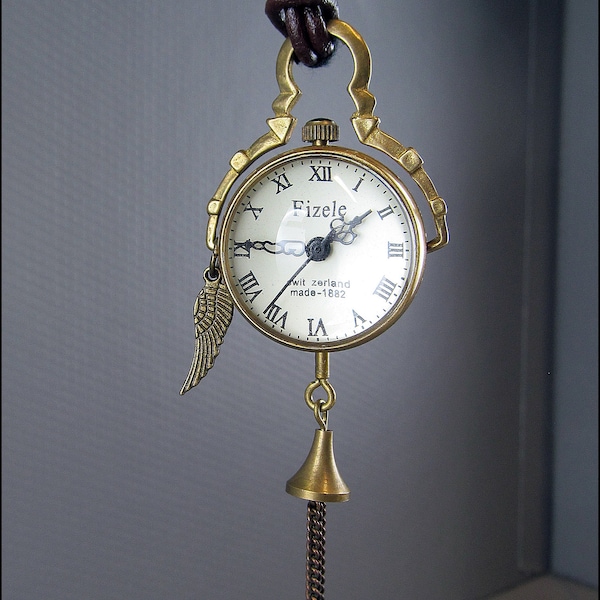 Petite époque - petite montre mécanique sur bracelet en cuir - Squelette