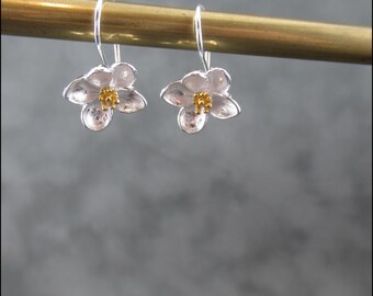 Pretty 925 silver flower pendants with gold-plated stamps