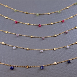 Zeer delicate echte edelsteen ketting verguld met 5 edelstenen van 41-46 cm lang - peridoot, robijn, amethist, maansteen, smaragd of lapis lazuli