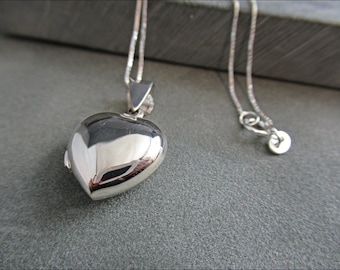 Small heart locket in genuine 925 sterling silver with 925 silver chain (optional)