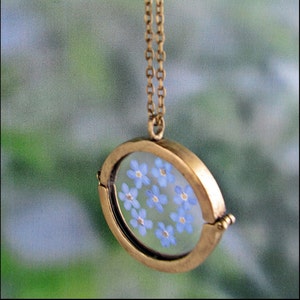 Medallion necklace with genuine Forget-Me-Not image 1