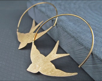Insoliti orecchini a cerchio con rondine, paio di autentici orecchini in argento 925, orecchini a cerchio placcati in oro
