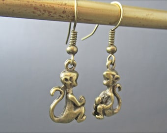 Petits singes - jolies boucles d'oreilles couleur bronze