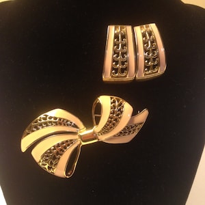 Vintage Trifari Set-Bow Brooch and Earrings Set, Gold Tone with Soft Cream Enamel