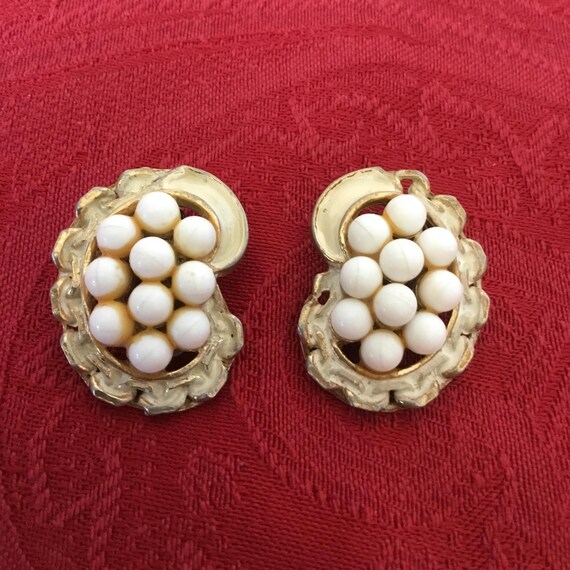 Vintage 1950's ART (c) Signed Clip on Earrings Modeart