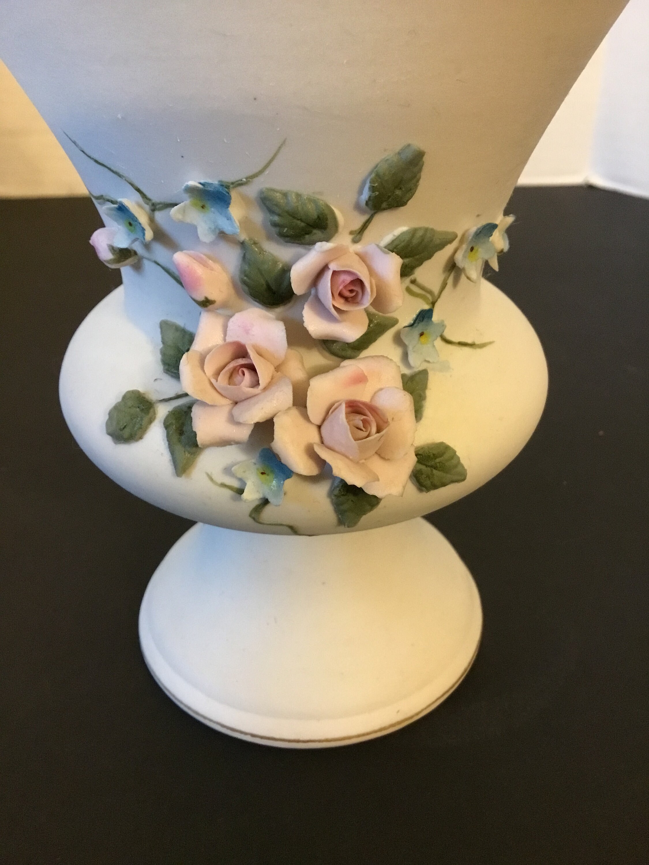 Vintage Lefton Bisque Porcelain Vase, Sculpted Pink Roses, Tiny Blue  Flowers, Sage Green Leaves, Gold Trim, Lefton China Mark, Hand Painted -  Etsy