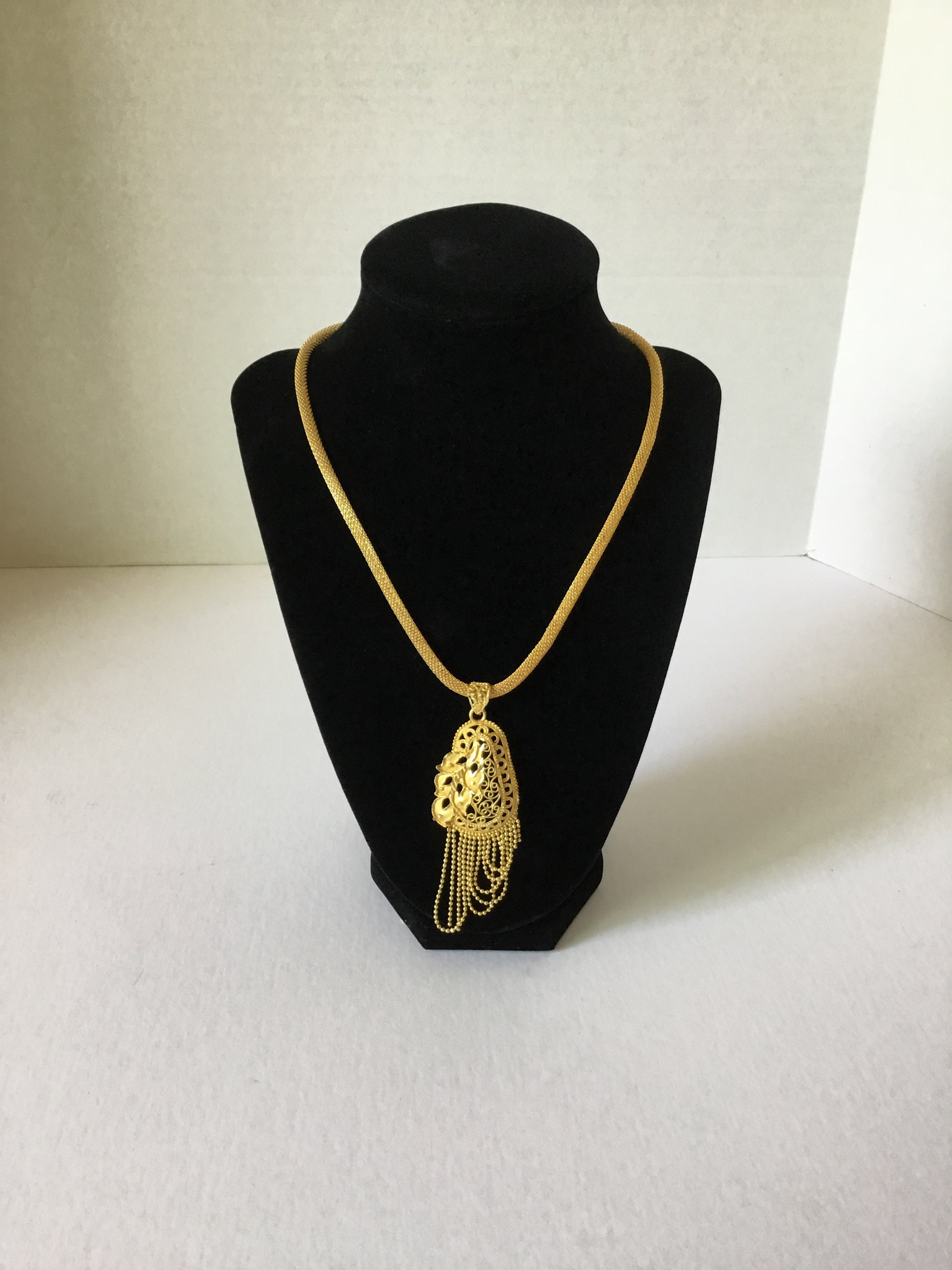 Vintage Gold Tone Pendant Necklace With Rolled Mesh Chain Etsy UK