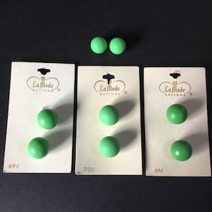 Vintage La Mode Buttons, Kelly Green Round Ball-Matte Finish-Self Shank, B Blumenthal Co. NY, 3 Cards-6 Buttons 15mm (5/8&quot;) + 2 Buttons 13mm