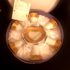 SALE- Italian Design Ceramics Fine Porcelain, Set of 6 Teacups or Demitasse Cups, Complete with Original Box, Heart Shape Saucers, 24K Gold