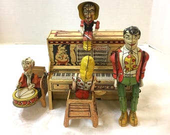 1945 L'il Abner and his Dogpatch Band Turnip Time, WindUp Toy, Tin Litho, Unique Art Company, Daisy Mae, Mammy & Pappy Yokum