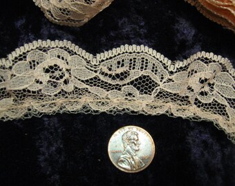 Ruffled Peach Lace Trim Lot of 3 1/2 Yards 1 inch wide Costume Supplies Sewing Supplies free shipping in the u s a