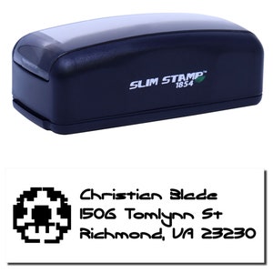Unique gift for gamers: a return address stamp featuring a rubber stamp design perfect for gamers. Personalize your mail with this creative and functional accessory. Ideal for adding a playful touch to your correspondence.