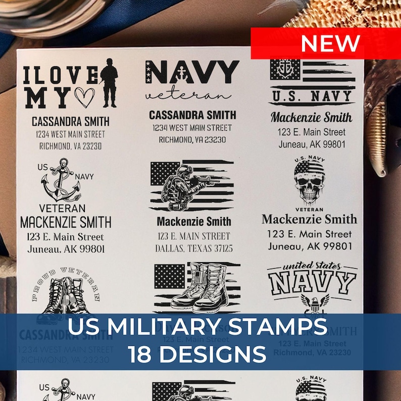 Op de afbeelding: Een vel met 18 verschillende Amerikaanse militaire rubberen stempels. De stempels bevatten verschillende ontwerpen, waaronder een anker, een schedel, laarzen en een soldaat met een geweer. De stempels zijn zwart-wit en hebben tekst die "US Navy", "Veteran" en "Proud to be a Veteran" bevat.