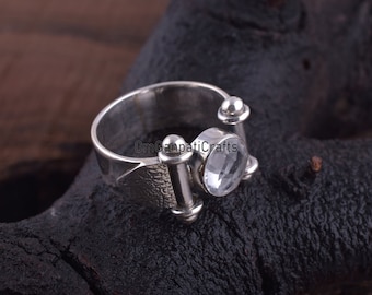 Anillo de cuarzo cristal en plata de ley: joyería llamativa