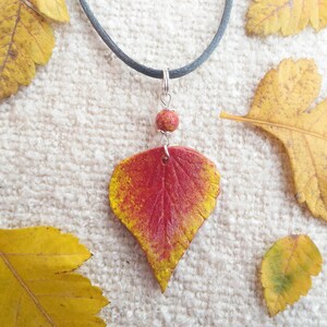 Necklace pendant with autumn leaf pendant