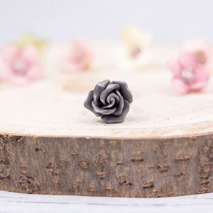 Ring with cold porcelain rose