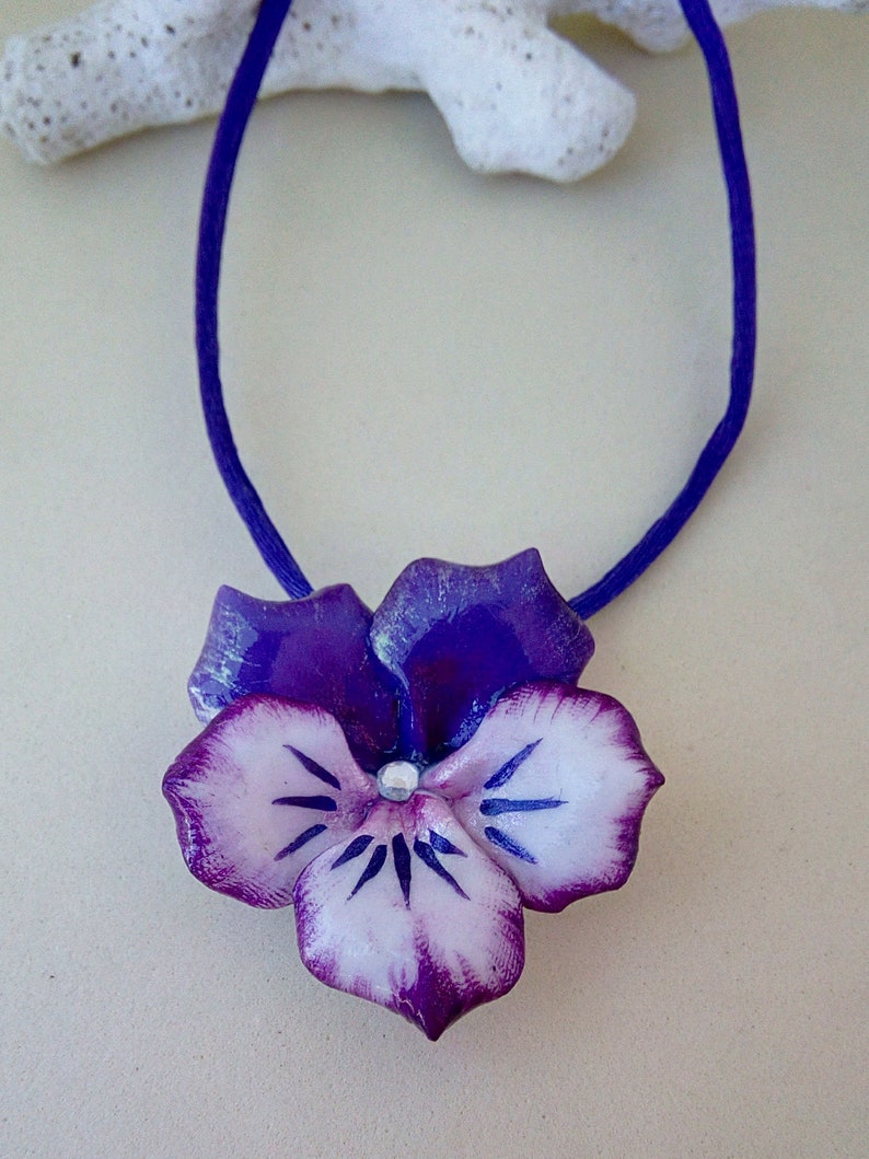 with central rhinestone Necklace with pansy pendant made of cold porcelain