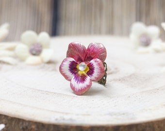 Vintage ring with pansy flower made of cold porcelain Victorian-style