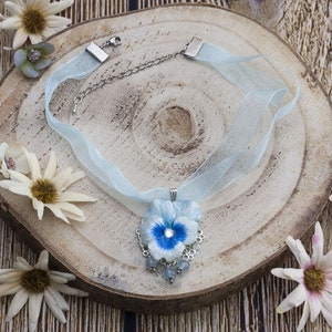 Choker with pansy pendant in cold porcelain and jade beads