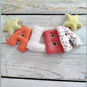 Nomi di neonati, bambini, lettere in stoffa in ghirlande, decorazioni per bambini, lettere in stoffa.