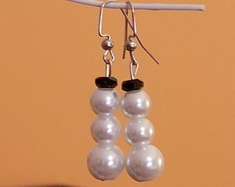 Boucles d'oreilles bonhommes de neige, boucles d'oreilles d'hiver, boucles d'oreilles de Noël, boucles d'oreilles perles bonhommes de neige, boucles d'oreilles festives, boucles d'oreilles de vacances