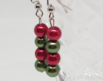 Christmas earrings, red and green earrings, Christmas bead earrings, red and green Christmas earrings