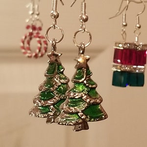 Christmas tree earrings, Christmas earrings, holiday earrings, tree earrings, green earrings, fun earrings, seasonal earrings