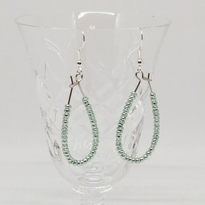 Pendientes de cuentas verdes Pendientes de cuentas verdes Aros de cuentas verdes Pendientes de cuentas pequeñas Pendientes de cuentas pequeñas de color verde menta Pendientes de aro de cuentas verdes pequeñas