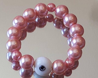 Pink pearl bracelet with black and white focal bead Pink pearl bracelet Pink glass pearl bracelet Light pink pearl bracelet Stretch bracelet