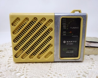 希少な東芝ソリッドステート AM FM ハンドヘルドポータブル