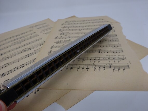 Vintage Harmonica Hero, Retro Musical Instrument, Chinese
