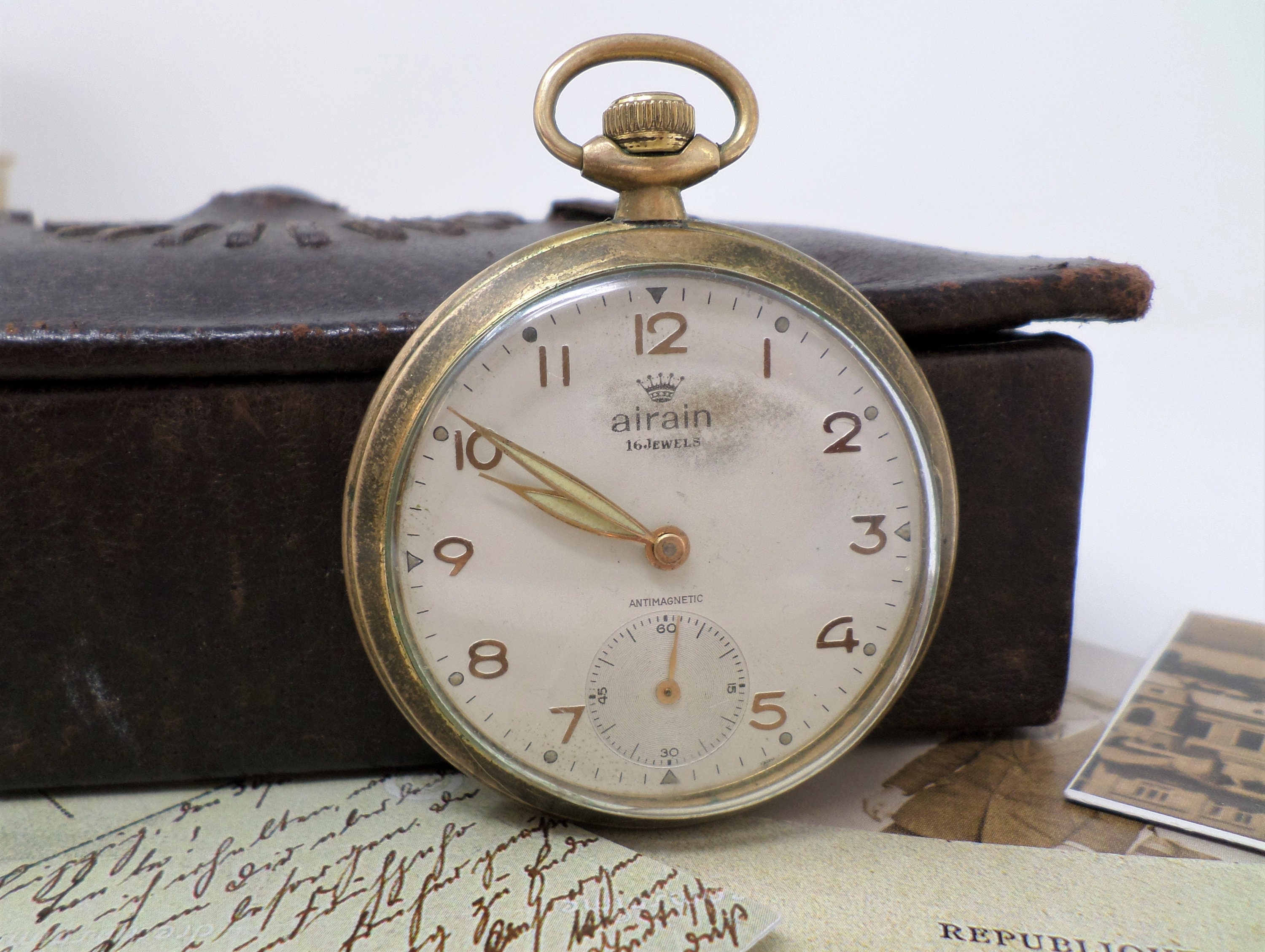 Pocket Watch Airain Francais montre de poche vintage pour homme Mouvement mecanique Antimagnetique 16 bijoux Cadeau grand pere annees 1950