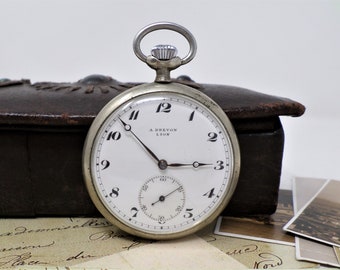 Vintage Taschenuhr, Französische Mechanische Herren Taschenuhr mit Ancre Uhrwerk und Porzellan Zifferblatt aus Lyon Frankreich, Arbeitend, 1950er Jahre