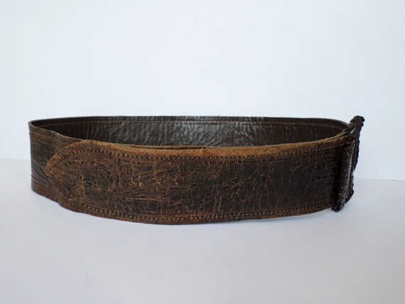 Vintage Embossed Leather Belt, Retro Ladies Leath… - image 4