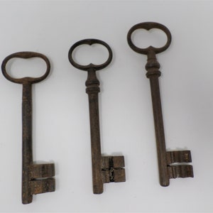 Vintage Skelett Schlüssel, antike Schlüssel, Set von 3 Steampunk Schlüssel, Französisch alten Schlüsseln, Shabby Chic Dekor, Industrie-Stil, Schlüsselsammlung, 1920er Jahre