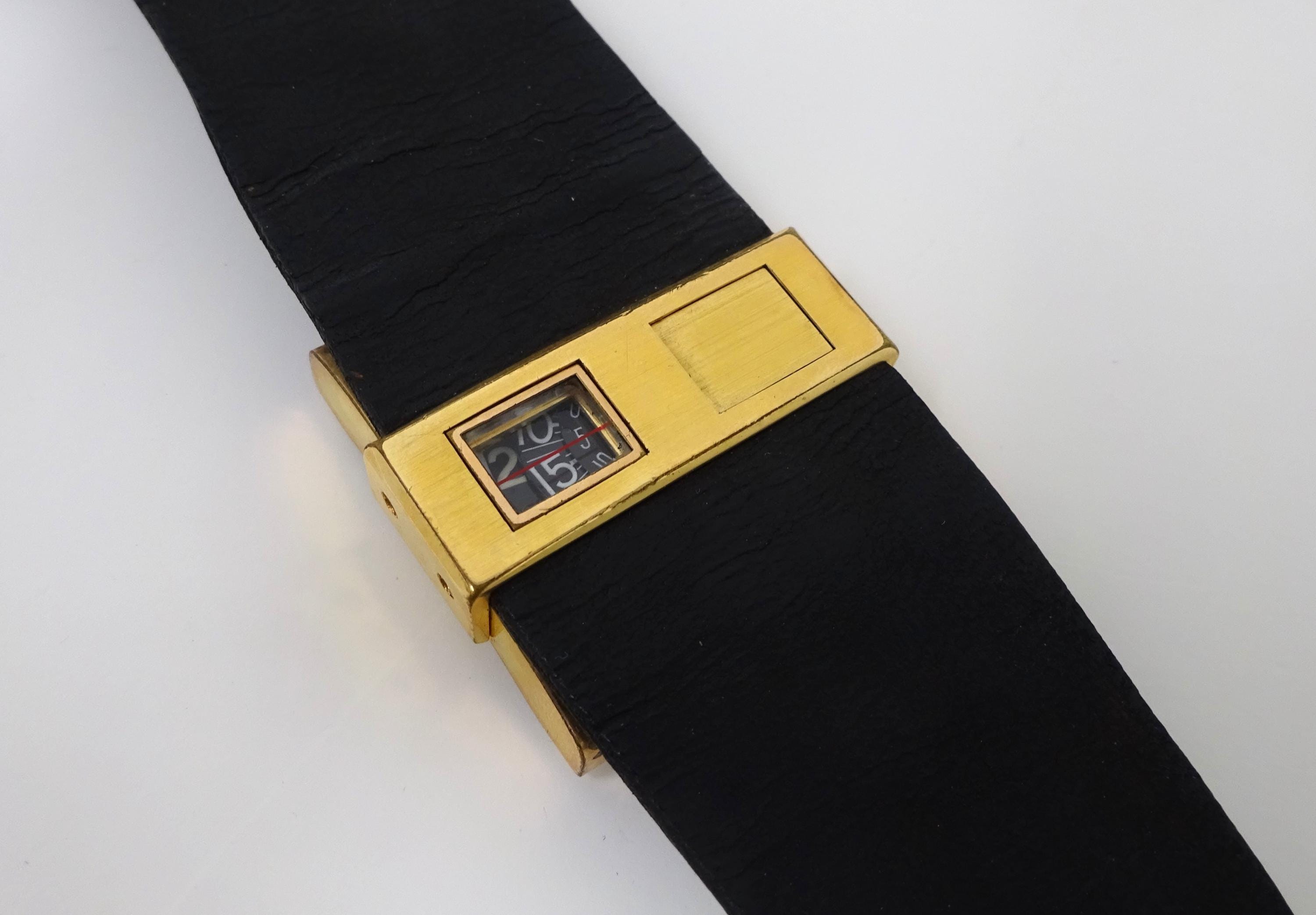Jump Hour Watch Vintage 1970s Swiss Mechanical 17 Jewels Gold