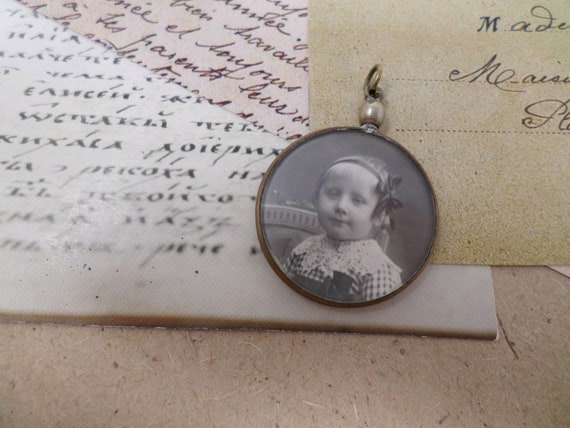 Antique Photo Frame Pendant with Portraits of Man… - image 3