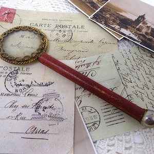 Lente d'ingrandimento antica, lente d'ingrandimento vintage, vetro da lettura con manico in pelle, vecchia lente d'ingrandimento, oggetto da scrivania da collezione, arredamento vintage