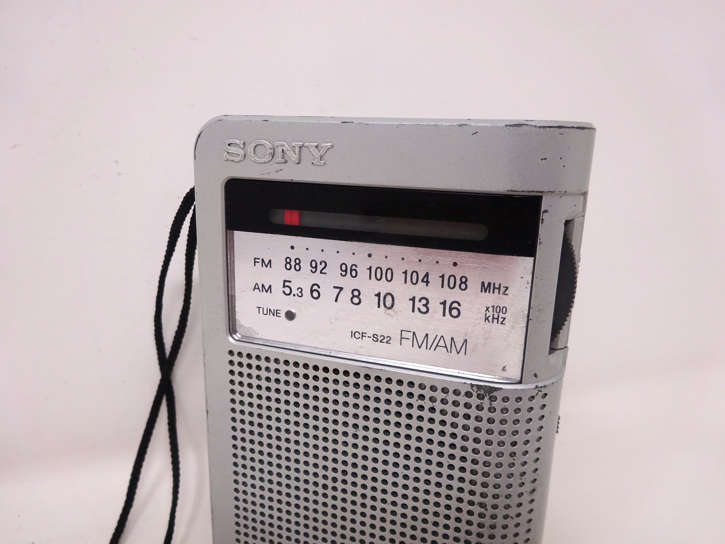 SONY／3BAND・TV／FM／AM ICF-R500V。DC:3V。単4×2 2025年最新】icf-r500vの人気アイテム - メルカリ