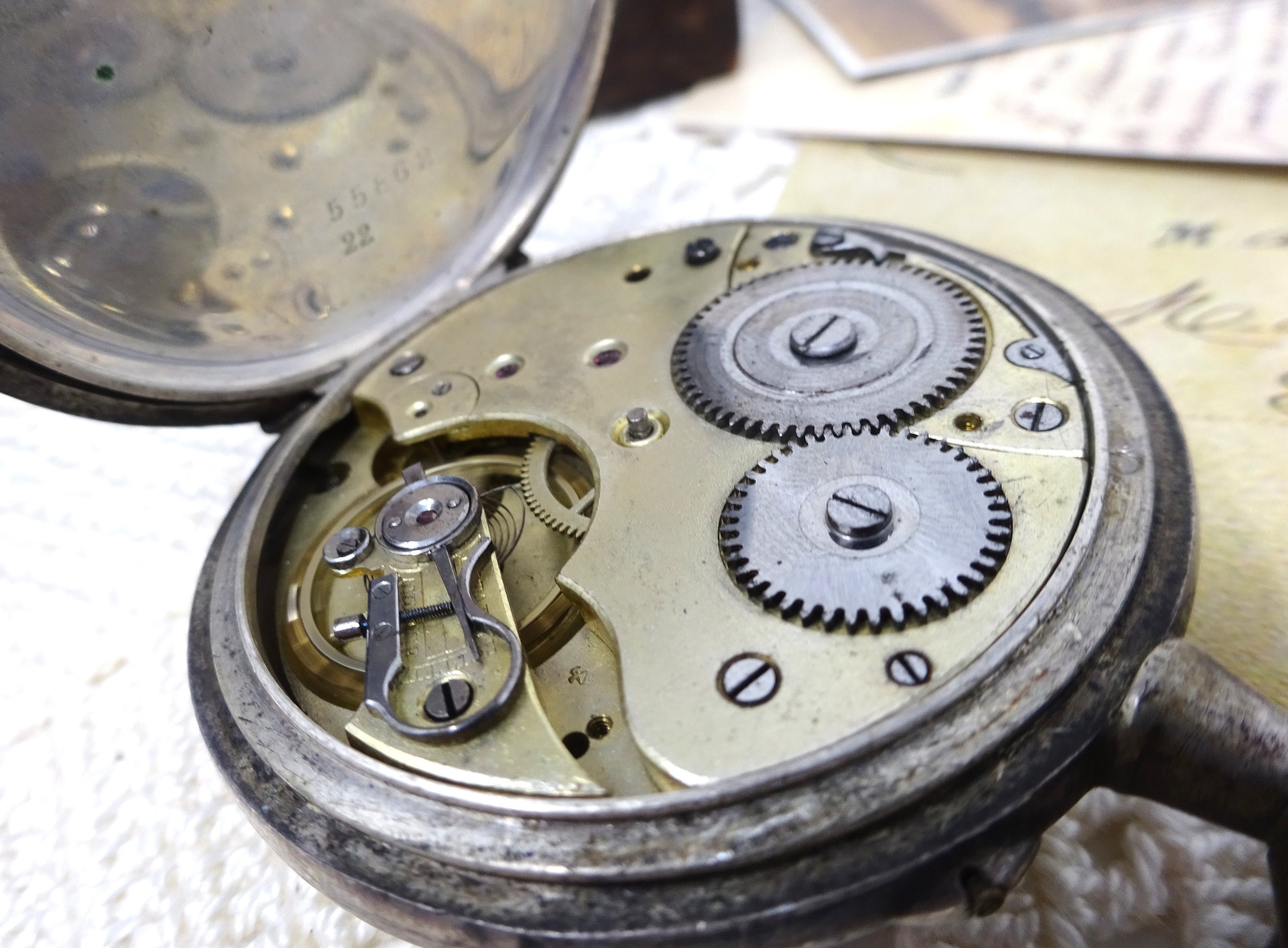 【中古品】1910～30年代＜ウェストエンドウォッチ＞アンティーク懐中時計 1910年代のスイス製シルバー懐中時計クロノメーター、磁器文字盤