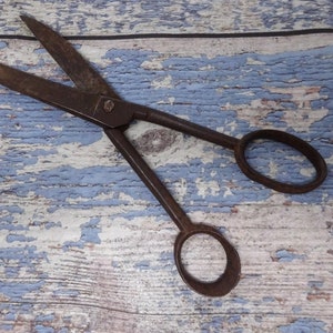 antieke schaar, vintage primitief knippen naaigereedschap, oude rustieke schaar, ijzer roestige schaar, kleermaker geschenk, rustieke home decor jaren 1920