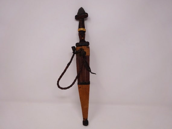 【激安通販 オンラインショップ】日用品 Antyczny sztylet Tuaregów ze skórzaną pochwą, sztylet トップス