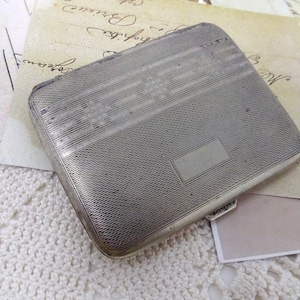 Piccolo portasigarette vintage, portasigarette in metallo vecchio placcato argento, regalo fumatori, accessorio per fumatori, scatola di latta del tabacco francese, tabacchi tabacchi